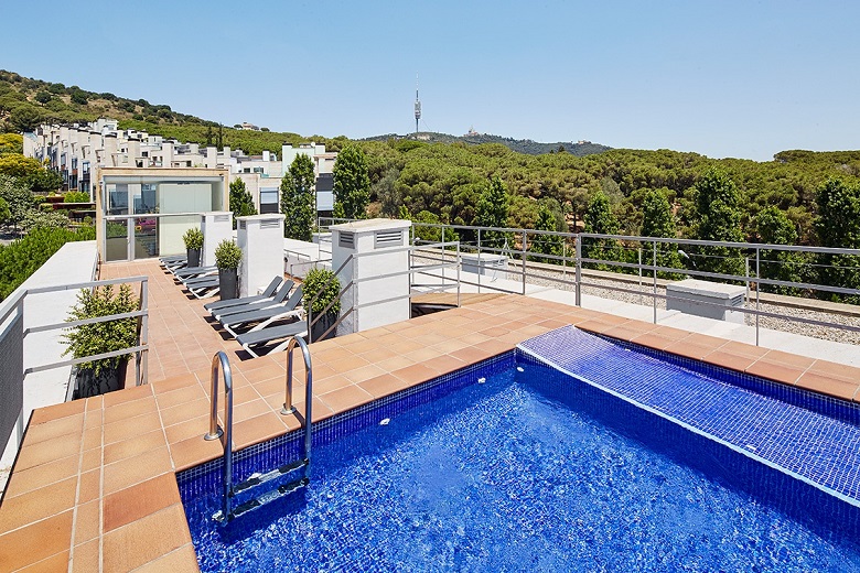 ¡Disfruta del verano en una residencia universitaria con piscina!