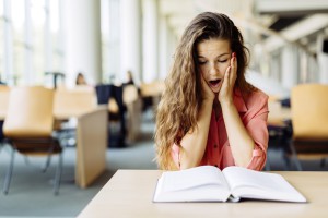 Estudiante buscando formas de ahorrar tiempo para el estudio