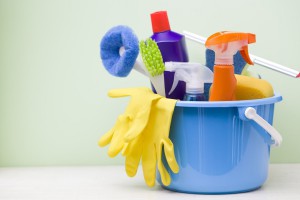 Conviene el uso de varios y no un único producto de limpieza para mantener limpia la habitación. Algo que aprender pese a disponer de una residencia de estudiantes con servicio de limpieza incluido.