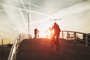 Las rutas en bicicleta por Barcelona te permiten disfrutar de mar, montaña y ciudad cómodamente