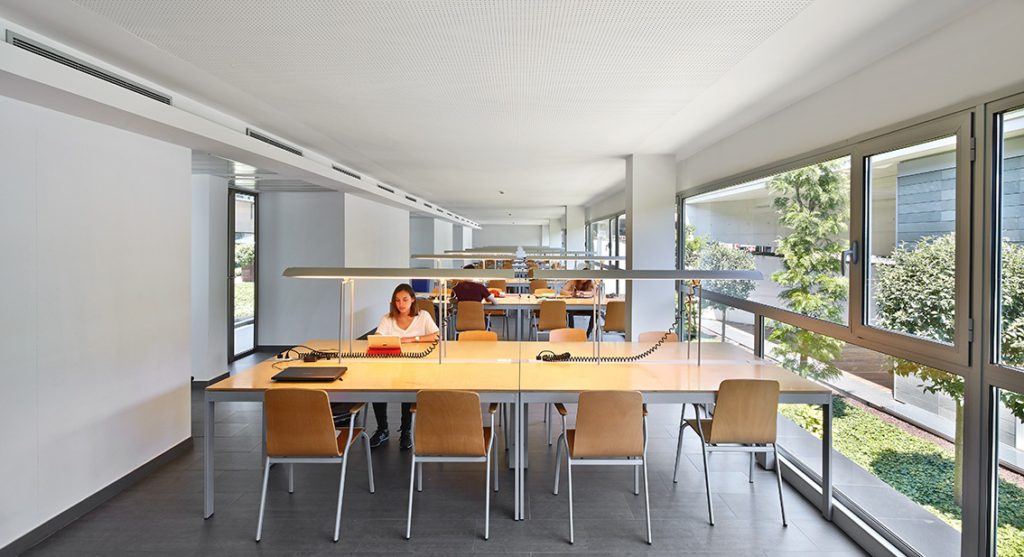 Bibliotecas de Barcelona abiertas en agosto: sala de estudio de la Residencia Sarrià