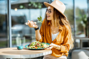 Servicio de restaurante para estudiantes en modalidad picnic